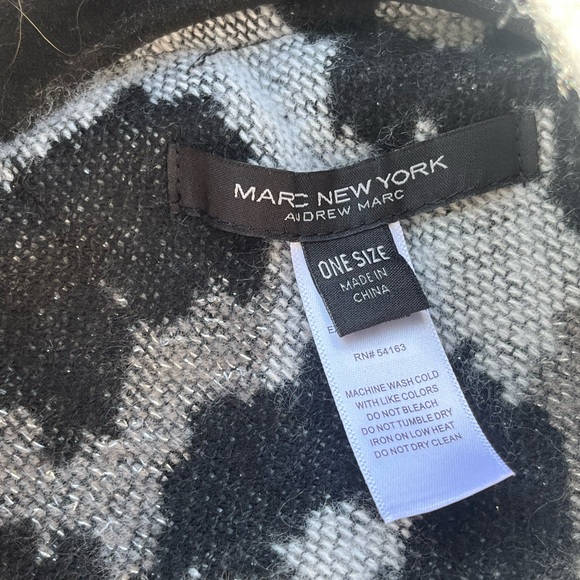 Gray & Black Animal Print Andrew Marc Poncho - Picture 5 of 7